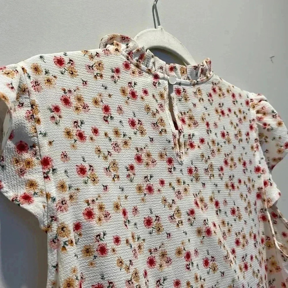 Monteau Cream Floral Top - Picture 7 of 7